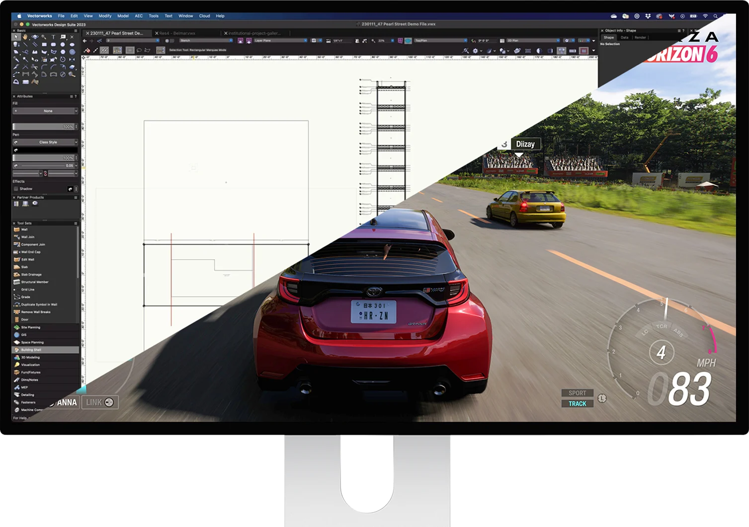 شاشة Kuycon مقاس 32 بوصة بدقة 4K تعرض رسمًا هندسيًا CAD في نصفها ولعبة سباق في النصف الآخر