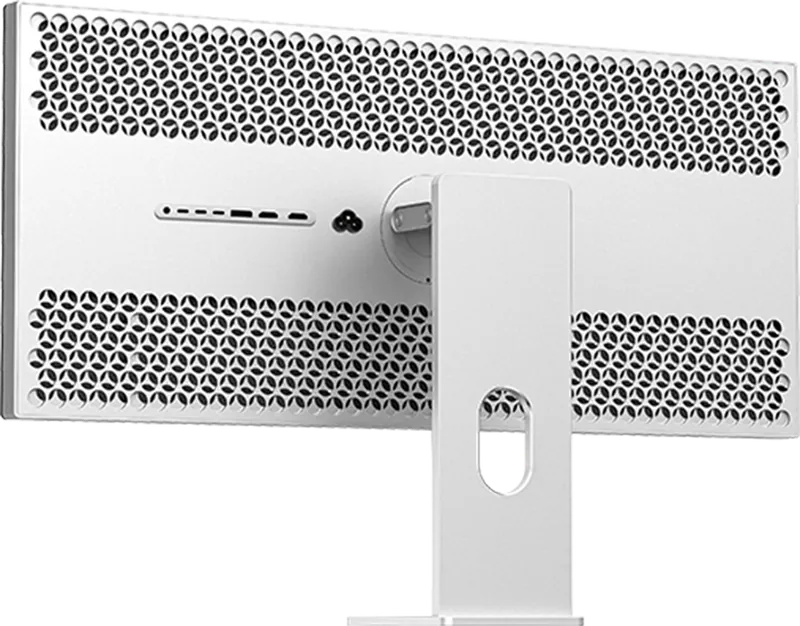 Retro forato del monitor Kuycon W34KB visto di tre quarti: due fasce di alluminio forato, fila di connettori, presa di alimentazione e piede in alluminio